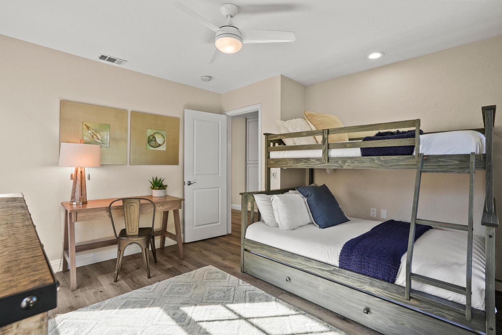 Lovely With Backyard Oasis & Great Wifi - Walk To La Jolla Village, Dogs Ok * San Diego