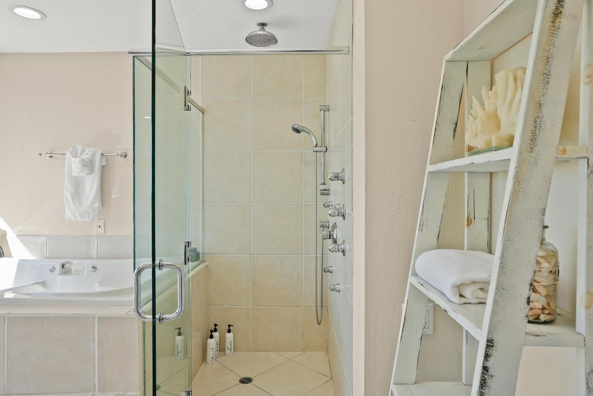 Lovely With Backyard Oasis & Great Wifi - Walk To La Jolla Village, Dogs Ok