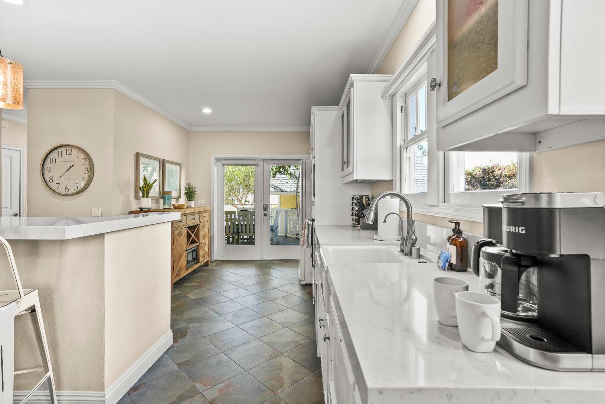 Lovely With Backyard Oasis & Great Wifi - Walk To La Jolla Village, Dogs Ok * San Diego