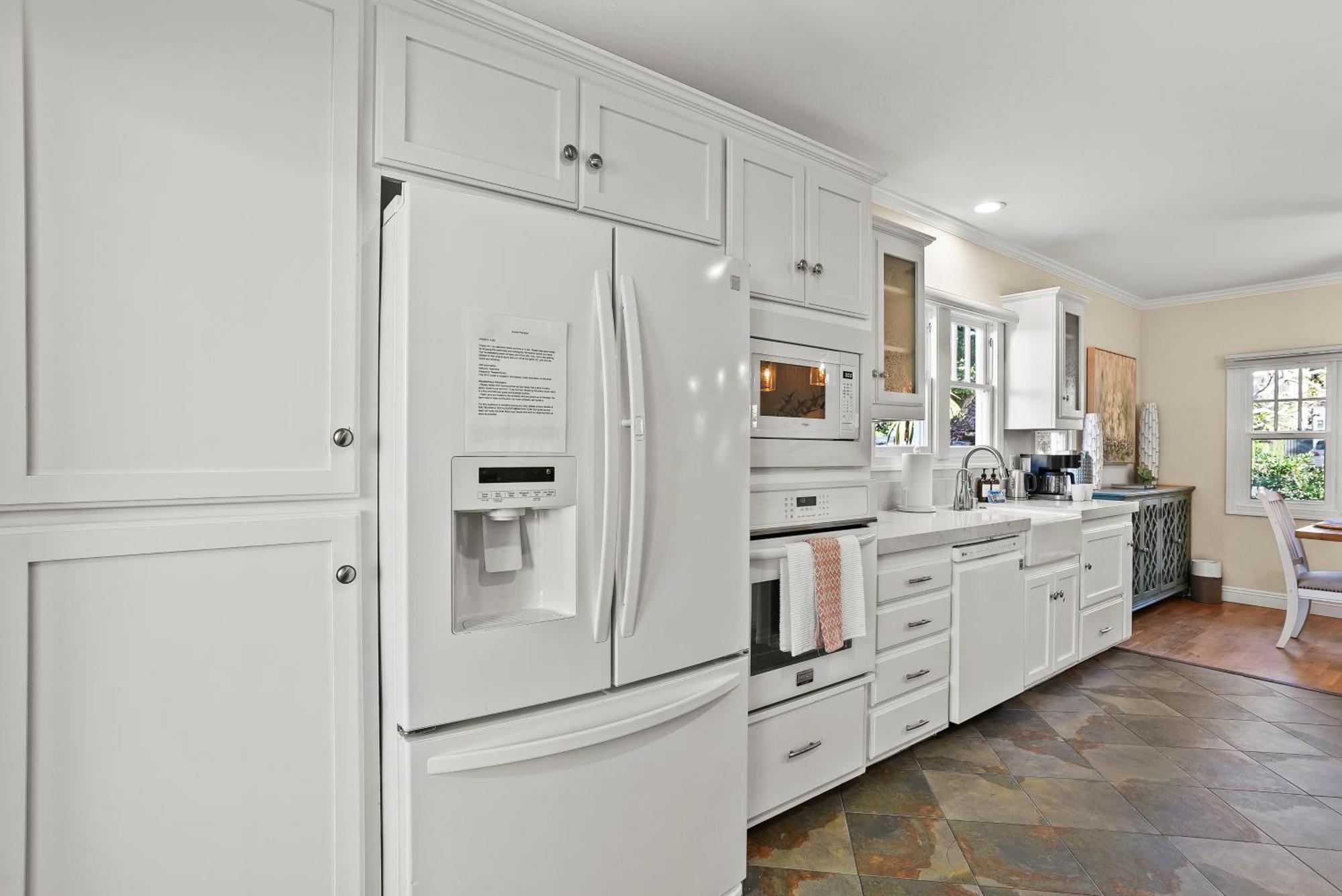 Lovely With Backyard Oasis & Great Wifi - Walk To La Jolla Village, Dogs Ok Holiday home *